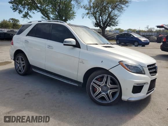 ✅ 2014 Mercedes-Benz M 63 AMG • VIN: 4JGDA7EB1EA296841 • Лот: 48392675. Опубликован ранее на Copart с пробегом 93 328 миль. Бесплатный доступ к архиву аукционных продаж из США и подробный отчёт об истории автомобиля на DreamBid. Изображение 4.