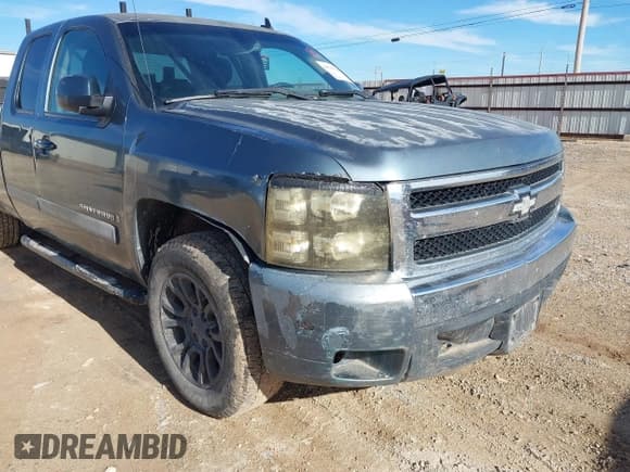 ✅ 2008 Chevrolet Silverado 1500 1LT • VIN: 2GCEC19JX81335393 • Lot: 43761237. Wystawiony na IAAI z przebiegiem 183 332 mil. Bezpłatny archiwum sprzedaży aukcyjnych z USA i szczegółowy raport historii pojazdu na DreamBid. Zdjęcie 12.