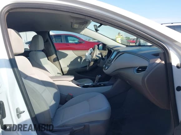 ✅ 2016 Chevrolet Malibu LS • VIN: 1G1ZB5ST7GF291635 • Lot: 40921899. Listed on IAAI with 185,108 mi. Free auction sales archive from the USA and detailed vehicle history report at DreamBid. Image 5.