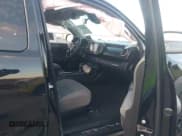 ✅ 2021 Toyota Tacoma SR • VIN: 3TYRX5GN3MT010319 • Lot: 43352422. Wystawiony na IAAI z przebiegiem 76 465 mil. Bezpłatny archiwum sprzedaży aukcyjnych z USA i szczegółowy raport historii pojazdu na DreamBid. Zdjęcie 5.