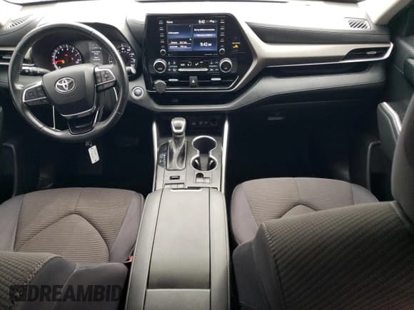 ✅ 2021 Toyota Highlander LE • VIN: 5TDBZRBH7MS546853 • Lot: 91047515. Wystawiony na Copart z przebiegiem 88 232 mil. Bezpłatny archiwum sprzedaży aukcyjnych z USA i szczegółowy raport historii pojazdu na DreamBid. Zdjęcie 8.