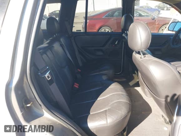 ✅ 2000 Jeep Grand Cherokee Laredo • VIN: 1J4G248S2YC134213 • Lot: 43456750. Listed on IAAI with 242,776 mi. Free auction sales archive from the USA and detailed vehicle history report at DreamBid. Image 8.