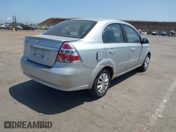 ✅ 2011 Chevrolet Aveo 1LT • VIN: KL1TD5DE6BB141559 • Lot: 42416806. Wystawiony na IAAI z przebiegiem 170 335 mil. Bezpłatny archiwum sprzedaży aukcyjnych z USA i szczegółowy raport historii pojazdu na DreamBid. Zdjęcie 4.