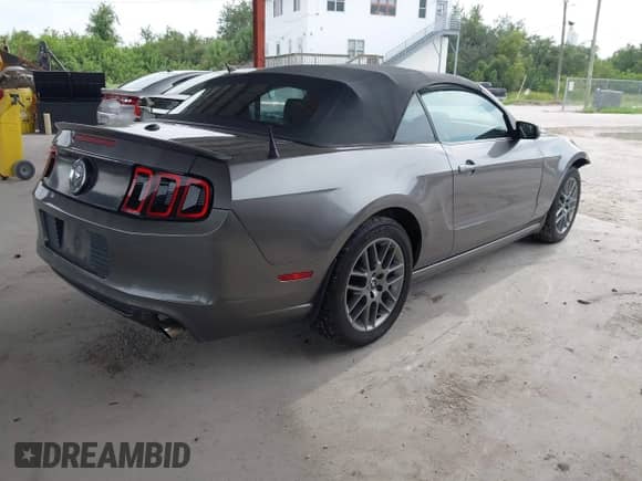 2014 Ford Mustang V6 с VIN 1ZVBP8EM7E5246694, выставлен на аукционе IAAI как лот 43213482 с пробегом 204 803 миль миль и . История ставок и продаж доступна на DreamBid. Изображение 4.