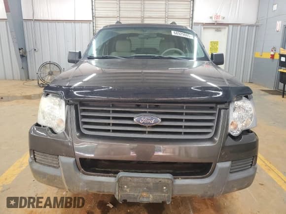 ✅ 2006 Ford Explorer XLS • VIN: 1FMEU72EX6UA42250 • Lot: 68929885. Wystawiony na Copart z przebiegiem 151 535 mil. Bezpłatny archiwum sprzedaży aukcyjnych z USA i szczegółowy raport historii pojazdu na DreamBid. Zdjęcie 5.