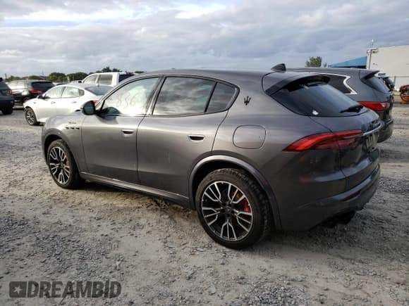 ✅ 2023 Maserati Grecale Modena • VIN: ZN682AVMXP7429614 • Лот: 81704133. Опубликован ранее на Copart с пробегом 836 миль. Бесплатный доступ к архиву аукционных продаж из США и подробный отчёт об истории автомобиля на DreamBid. Изображение 2.