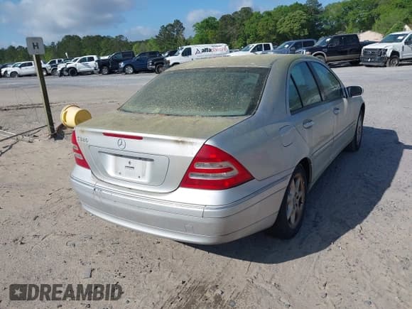 ✅ 2004 Mercedes-Benz C 320 • VIN: WDBRF64J04F551588 • Lot: 41971774. Wystawiony na IAAI z przebiegiem 184 594 mil. Bezpłatny archiwum sprzedaży aukcyjnych z USA i szczegółowy raport historii pojazdu na DreamBid. Zdjęcie 4.