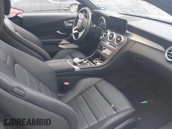 ✅ 2023 Mercedes-Benz C 300 • VIN: W1KWJ8EB5PG128631 • Lot: 41024597. Wystawiony na IAAI z przebiegiem 19 226 mil. Bezpłatny archiwum sprzedaży aukcyjnych z USA i szczegółowy raport historii pojazdu na DreamBid. Zdjęcie 5.