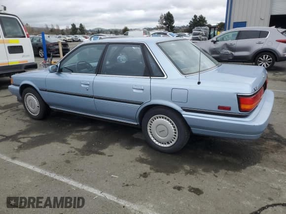 ✅ 1990 Toyota Camry • VIN: JT2VV22EXL3011563 • Lot: 46136565. Wystawiony na Copart z przebiegiem 63 819 mil. Bezpłatny archiwum sprzedaży aukcyjnych z USA i szczegółowy raport historii pojazdu na DreamBid. Zdjęcie 2.