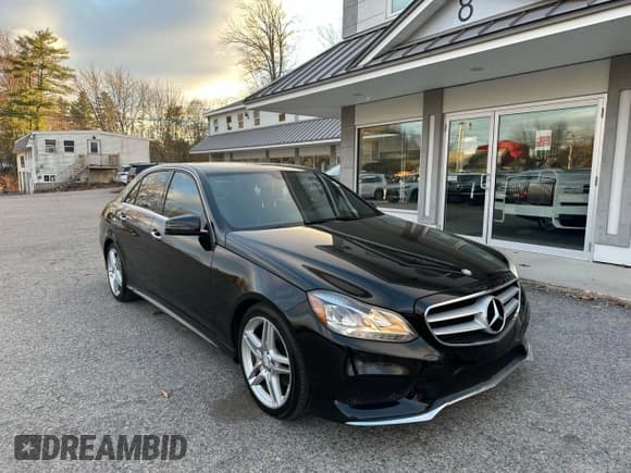 ✅ 2014 Mercedes-Benz E 350 Sport • VIN: WDDHF8JB8EA862826 • Lot: 93670605. Wystawiony na Copart z przebiegiem 184 275 mil. Bezpłatny archiwum sprzedaży aukcyjnych z USA i szczegółowy raport historii pojazdu na DreamBid. Zdjęcie 1.