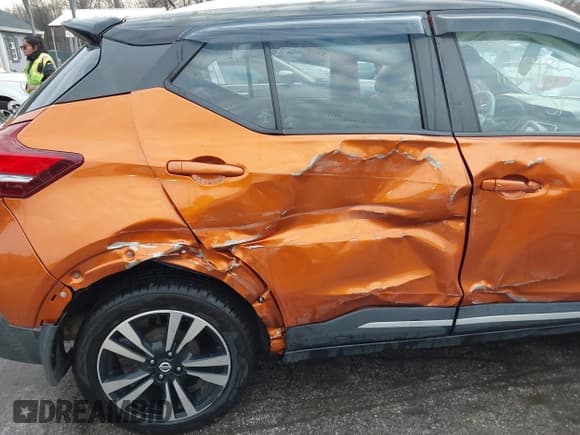 ✅ 2019 Nissan Kicks S • VIN: 3N1CP5CU6KL559887 • Lot: 41491252. Listed on IAAI with 69,357 mi. Free auction sales archive from the USA and detailed vehicle history report at DreamBid. Image 6.