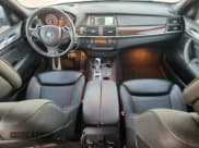 ✅ 2013 BMW X5 xDrive50i • VIN: 5UXZV8C51D0C16378 • Лот: 90933175. Опубликован ранее на Copart с пробегом 96 425 миль. Бесплатный доступ к архиву аукционных продаж из США и подробный отчёт об истории автомобиля на DreamBid. Изображение 8.