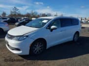 ✅ 2017 Chrysler Pacifica LX • VIN: 2C4RC1CG8HR521157 • Lot: 43709557. Wystawiony na IAAI z przebiegiem 104 885 mil. Bezpłatny archiwum sprzedaży aukcyjnych z USA i szczegółowy raport historii pojazdu na DreamBid. Zdjęcie 6.