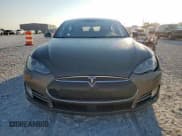✅ 2015 Tesla Model S 85D • VIN: 5YJSA1E28FF107829 • Лот: 80302295. Опубликован ранее на Copart с пробегом 136 916 миль. Бесплатный доступ к архиву аукционных продаж из США и подробный отчёт об истории автомобиля на DreamBid. Изображение 5.