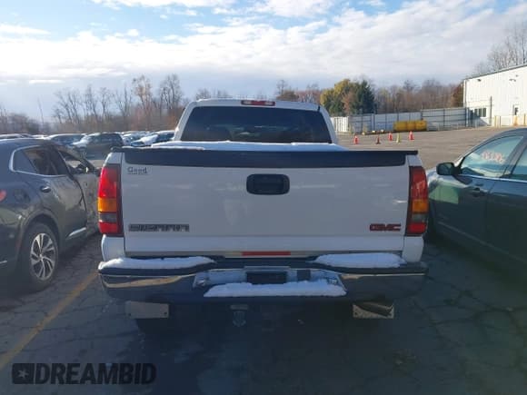 ✅ 2002 GMC Sierra 2500HD SLE • VIN: 1GTHC29152E111490 • Lot: 43653436. Listed on IAAI with 256,971 mi. Free auction sales archive from the USA and detailed vehicle history report at DreamBid. Image 16.