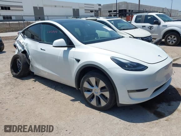 ✅ 2023 Tesla Model Y Long Range • VIN: 7SAYGAEE0PF685043 • Lot: 42948296. Wystawiony na IAAI z przebiegiem 31 956 mil. Bezpłatny archiwum sprzedaży aukcyjnych z USA i szczegółowy raport historii pojazdu na DreamBid. Zdjęcie 1.