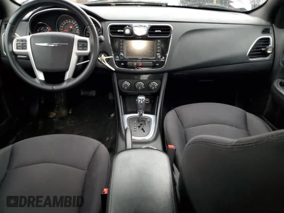 ✅ 2014 Chrysler 200 Touring • VIN: 1C3CCBBG4EN171150 • Лот: 91454875. Опубликован ранее на Copart с пробегом 116 652 миль. Бесплатный доступ к архиву аукционных продаж из США и подробный отчёт об истории автомобиля на DreamBid. Изображение 8.