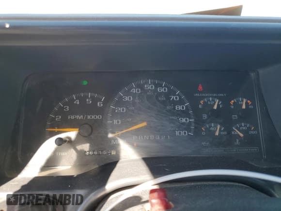 ✅ 1998 GMC Sierra 2500 • VIN: 1GTGK29R6WE541622 • Lot: 51339455. Wystawiony na Copart z przebiegiem 266 153 mil. Bezpłatny archiwum sprzedaży aukcyjnych z USA i szczegółowy raport historii pojazdu na DreamBid. Zdjęcie 9.