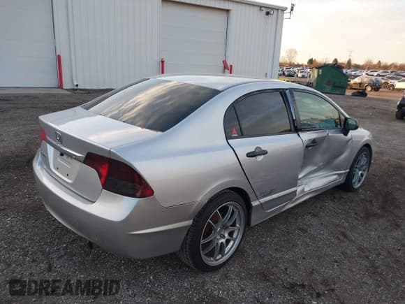 ✅ 2011 Honda Civic DX-VP • VIN: 19XFA1F32BE003426 • Lot: 43661930. Listed on IAAI with 122,432 mi. Free auction sales archive from the USA and detailed vehicle history report at DreamBid. Image 4.