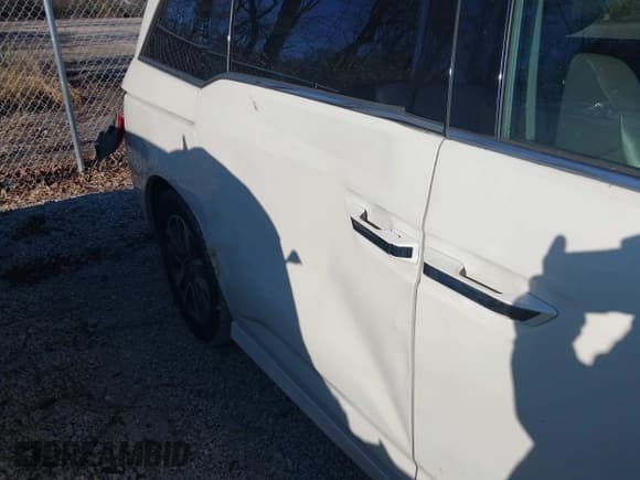 ✅ 2015 Honda Odyssey Touring Elite • VIN: 5FNRL5H99FB074655 • Lot: 43803030. Listed on IAAI with 153,633 mi. Free auction sales archive from the USA and detailed vehicle history report at DreamBid. Image 17.