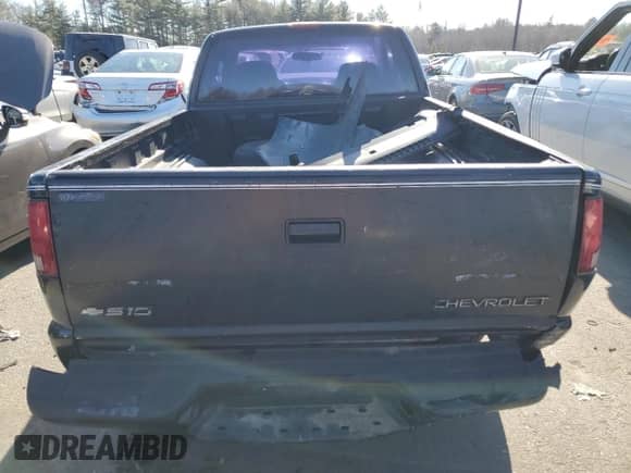 2000 Chevrolet S-10 LS z VIN 1GCCS1951Y8208557, wystawiony jako Copart lot #77857134 z przebiegiem 129 359 mil mil oraz Czysty tytuł • Clean title. Historia ofert i sprzedaży dostępna na DreamBid. Obrazek 6.