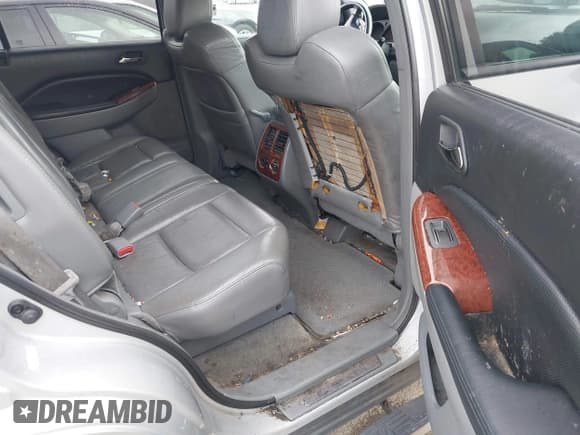 ✅ 2004 Acura MDX • VIN: 2HNYD18284H560301 • Lot: 42432224. Listed on IAAI with 223,181 mi. Free auction sales archive from the USA and detailed vehicle history report at DreamBid. Image 8.