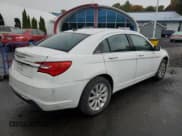 ✅ 2013 Chrysler 200 Touring • VIN: 1C3CCBBB9DN726449 • Lot: 93085205. Wystawiony na Copart z przebiegiem 154 508 mil. Bezpłatny archiwum sprzedaży aukcyjnych z USA i szczegółowy raport historii pojazdu na DreamBid. Zdjęcie 3.