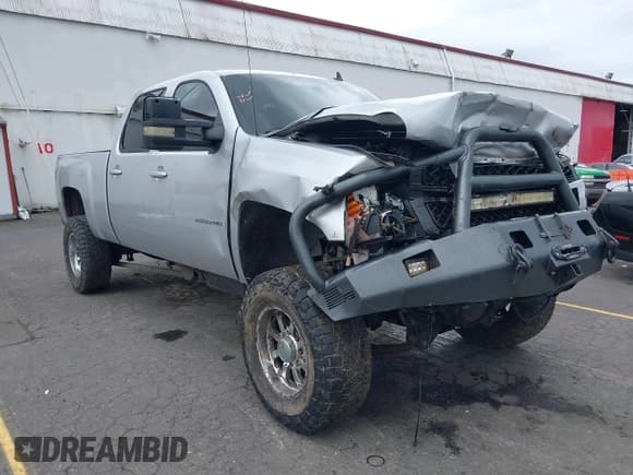 ✅ 2011 Chevrolet Silverado 2500HD LTZ • VIN: 1GC1KYC82BF178510 • Лот: 42248731. Опубликован ранее на IAAI с пробегом 292 024 миль. Бесплатный доступ к архиву аукционных продаж из США и подробный отчёт об истории автомобиля на DreamBid. Изображение 1.