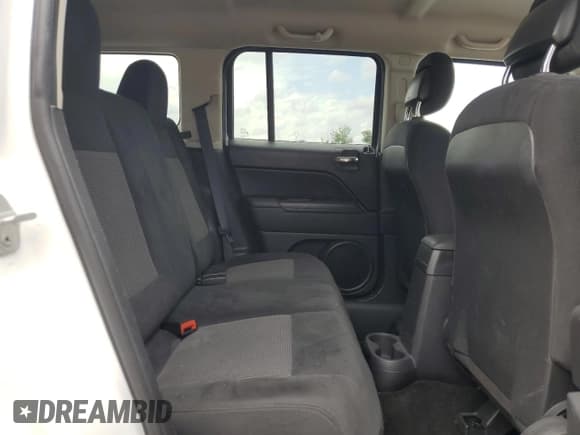 ✅ 2014 Jeep Patriot Sport • VIN: 1C4NJPBA8ED888921 • Lot: 58978085. Wystawiony na Copart z przebiegiem 158 698 mil. Bezpłatny archiwum sprzedaży aukcyjnych z USA i szczegółowy raport historii pojazdu na DreamBid. Zdjęcie 11.