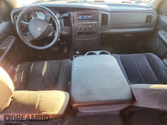 2005 Dodge 3500 SLT z VIN 3D7LS38C35G792659, wystawiony jako Copart lot #86188965 z przebiegiem 214 931 mil mil oraz Czysty tytuł • Clean title. Historia ofert i sprzedaży dostępna na DreamBid. Obrazek 8.