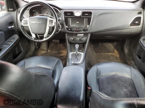 ✅ 2011 Chrysler 200 S • VIN: 1C3BC8FG0BN566947 • Lot: 55031715. Wystawiony na Copart z przebiegiem 150 560 mil. Bezpłatny archiwum sprzedaży aukcyjnych z USA i szczegółowy raport historii pojazdu na DreamBid. Zdjęcie 8.