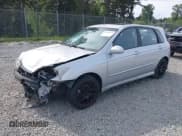 ✅ 2006 Kia Spectra • VIN: KNAFE161165347024 • Lot: 42205234. Wystawiony na IAAI z przebiegiem 167 237 mil. Bezpłatny archiwum sprzedaży aukcyjnych z USA i szczegółowy raport historii pojazdu na DreamBid. Zdjęcie 18.