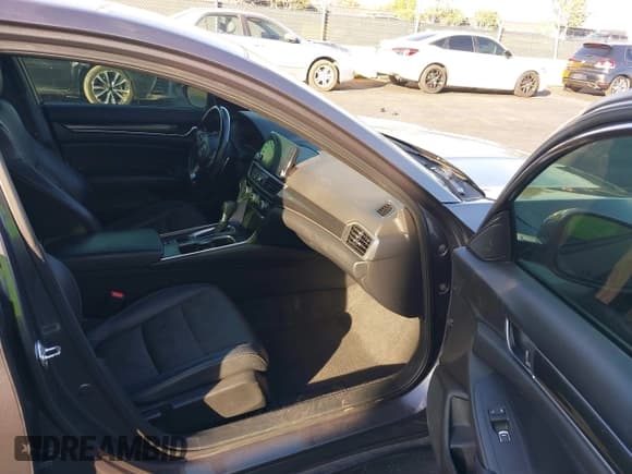 ✅ 2018 Honda Accord Sport • VIN: 1HGCV1F31JA027274 • Lot: 43585585. Listed on IAAI with 97,050 mi. Free auction sales archive from the USA and detailed vehicle history report at DreamBid. Image 5.