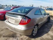 ✅ 2003 Mercedes-Benz C 230 Kompressor • VIN: WDBRN40J33A436234 • Lot: 43663196. Wystawiony na IAAI z przebiegiem 120 051 mil. Bezpłatny archiwum sprzedaży aukcyjnych z USA i szczegółowy raport historii pojazdu na DreamBid. Zdjęcie 4.