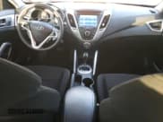 ✅ 2016 Hyundai Veloster • VIN: KMHTC6AD1GU248491 • Lot: 87244544. Wystawiony na Copart z przebiegiem 92 442 mil. Bezpłatny archiwum sprzedaży aukcyjnych z USA i szczegółowy raport historii pojazdu na DreamBid. Zdjęcie 8.