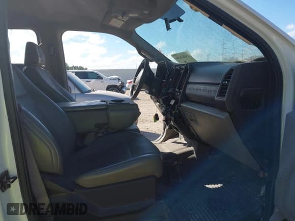 ✅ 2019 Ford F-250 XL • VIN: 1FT7W2B60KEC50435 • Lot: 43463450. Wystawiony na IAAI z przebiegiem 272 092 mil. Bezpłatny archiwum sprzedaży aukcyjnych z USA i szczegółowy raport historii pojazdu na DreamBid. Zdjęcie 5.