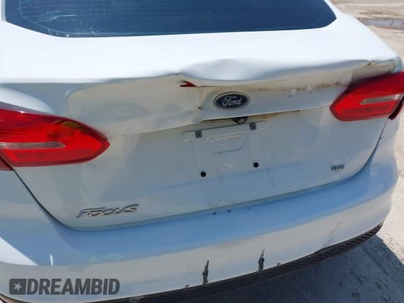 ✅ 2017 Ford Focus SE • VIN: 1FADP3F28HL307889 • Lot: 42414711. Wystawiony na IAAI z przebiegiem 169 579 mil. Bezpłatny archiwum sprzedaży aukcyjnych z USA i szczegółowy raport historii pojazdu na DreamBid. Zdjęcie 6.