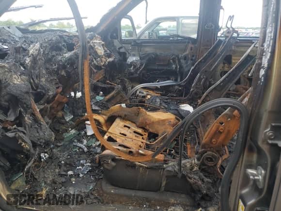 2013 Chevrolet Silverado 1500 LT с VIN 3GCPKSE72DG204844, выставлен на аукционе Copart как лот 81576085 с пробегом Не указан миль и На запчасти • Non repairable. История ставок и продаж доступна на DreamBid. Изображение 7.