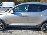 ✅ 2023 Volvo XC40 Plus Bright Theme • VIN: YV4L12UN8P2970573 • Лот: 40606144. Опубликован ранее на IAAI с пробегом 38 683 миль. Бесплатный доступ к архиву аукционных продаж из США и подробный отчёт об истории автомобиля на DreamBid. Изображение 14.