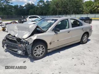 ✅ 2005 Volvo S60 • VIN: YV1RS612X52457585 • Лот: 68865105. Опубликован ранее на Copart с пробегом Не указан. Бесплатный доступ к архиву аукционных продаж из США и подробный отчёт об истории автомобиля на DreamBid. Изображение 1.