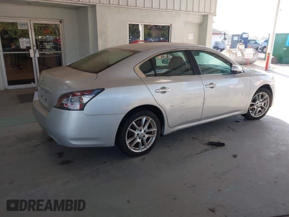 ✅ 2013 Nissan Maxima SV • VIN: 1N4AA5AP9DC802969 • Лот: 43790067. Опубликован ранее на IAAI с пробегом 211 925 миль. Бесплатный доступ к архиву аукционных продаж из США и подробный отчёт об истории автомобиля на DreamBid. Изображение 4.