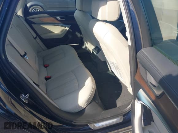 ✅ 2024 Audi A6 Premium Plus • VIN: WAUE3BF23RN040328 • Lot: 43605121. Wystawiony na IAAI z przebiegiem 14 834 mil. Bezpłatny archiwum sprzedaży aukcyjnych z USA i szczegółowy raport historii pojazdu na DreamBid. Zdjęcie 8.