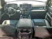 2020 Ram 1500 Rebel z VIN 1C6SRFLM5LN364977, wystawiony jako Copart lot #70115965 z przebiegiem 96 631 mil mil oraz Szkoda całkowita • Salvage title. Historia ofert i sprzedaży dostępna na DreamBid. Obrazek 8.