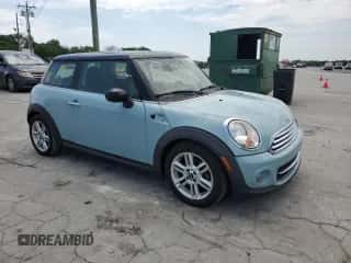 2013 MINI Hardtop with VIN WMWSU3C58DT680091, listed as a Copart auction lot 60896275 with 136,767 mi miles and Clean title. Bid and sale history available at DreamBid. Image 4.