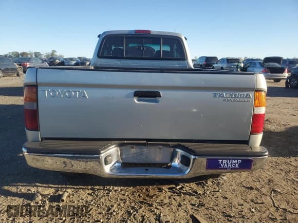 ✅ 2000 Toyota Tacoma PreRunner • VIN: 4TASM92N3YZ650373 • Lot: 86861595. Listed on Copart with 139,980 mi. Free auction sales archive from the USA and detailed vehicle history report at DreamBid. Image 6.