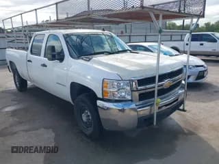 ✅ 2009 Chevrolet Silverado 2500HD Work Truck • VIN: 1GCHC43K79F113467 • Lot: 43400959. Wystawiony na IAAI z przebiegiem 337 659 mil. Bezpłatny archiwum sprzedaży aukcyjnych z USA i szczegółowy raport historii pojazdu na DreamBid. Zdjęcie 1.