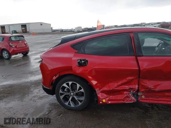 ✅ 2023 Ford Mustang Mach-E Premium • VIN: 3FMTK3SU8PMA89330 • Лот: 43224998. Опубликован ранее на IAAI с пробегом Не указан. Бесплатный доступ к архиву аукционных продаж из США и подробный отчёт об истории автомобиля на DreamBid. Изображение 20.