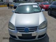 ✅ 2010 Volkswagen Jetta Limited Edition • VIN: 3VWAZ7AJ5AM108930 • Lot: 42117095. Wystawiony na IAAI z przebiegiem 126 887 mil. Bezpłatny archiwum sprzedaży aukcyjnych z USA i szczegółowy raport historii pojazdu na DreamBid. Zdjęcie 6.