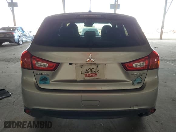 ✅ 2015 Mitsubishi Outlander SE • VIN: 4A4AR4AU5FE008568 • Lot: 81101995. Wystawiony na Copart z przebiegiem 172 794 mil. Bezpłatny archiwum sprzedaży aukcyjnych z USA i szczegółowy raport historii pojazdu na DreamBid. Zdjęcie 6.
