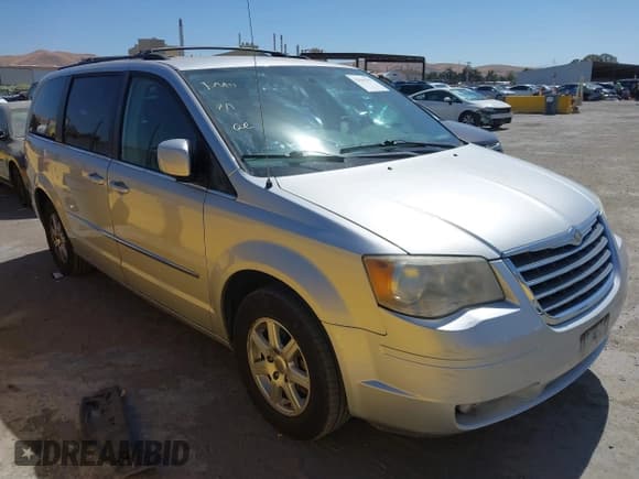 ✅ 2010 Chrysler Town & Country Touring • VIN: 2A4RR5D14AR350892 • Lot: 42641593. Wystawiony na IAAI z przebiegiem 97 493 mil. Bezpłatny archiwum sprzedaży aukcyjnych z USA i szczegółowy raport historii pojazdu na DreamBid. Zdjęcie 1.